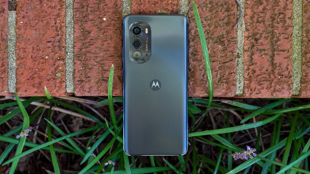 Motorola Edge (2022) vs. Google Pixel 6a Which is the best midrange