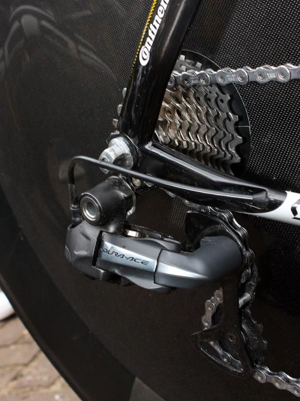 Scott's still-in-development Plasma 3 features internal wire routing for a clean installation of Shimano's Dura-Ace Di2 electronic group.
