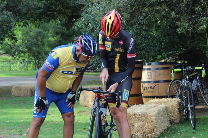 Jacques Janse van Rensburg explains his equipment to a fan.