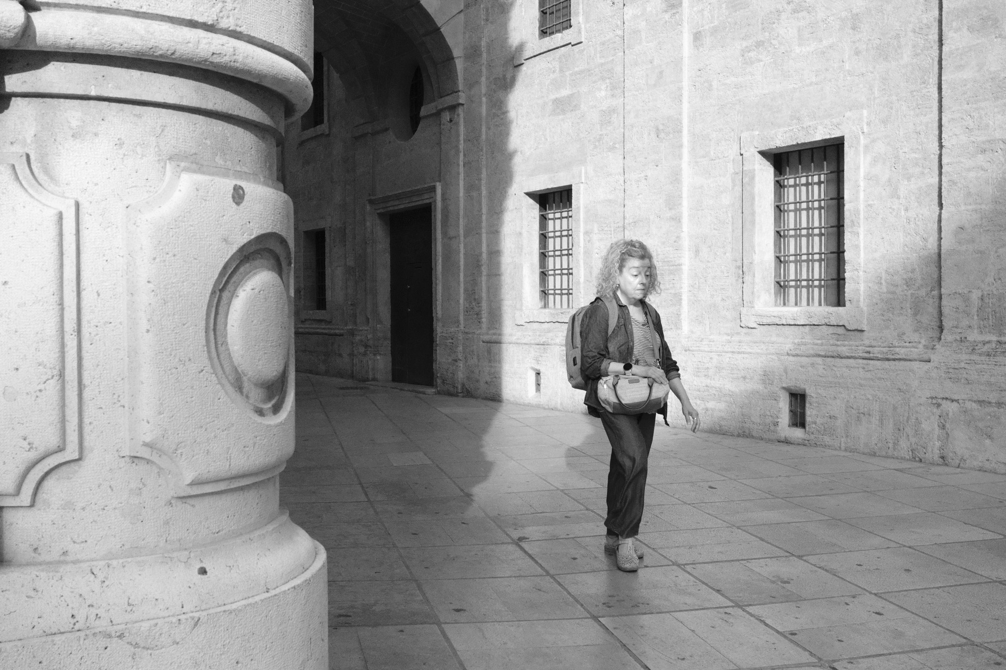 Street photography in Valencia, Spain, taken with the Fujifilm X-E5 mirrorless camera and XF 23mm f/2.8 lens