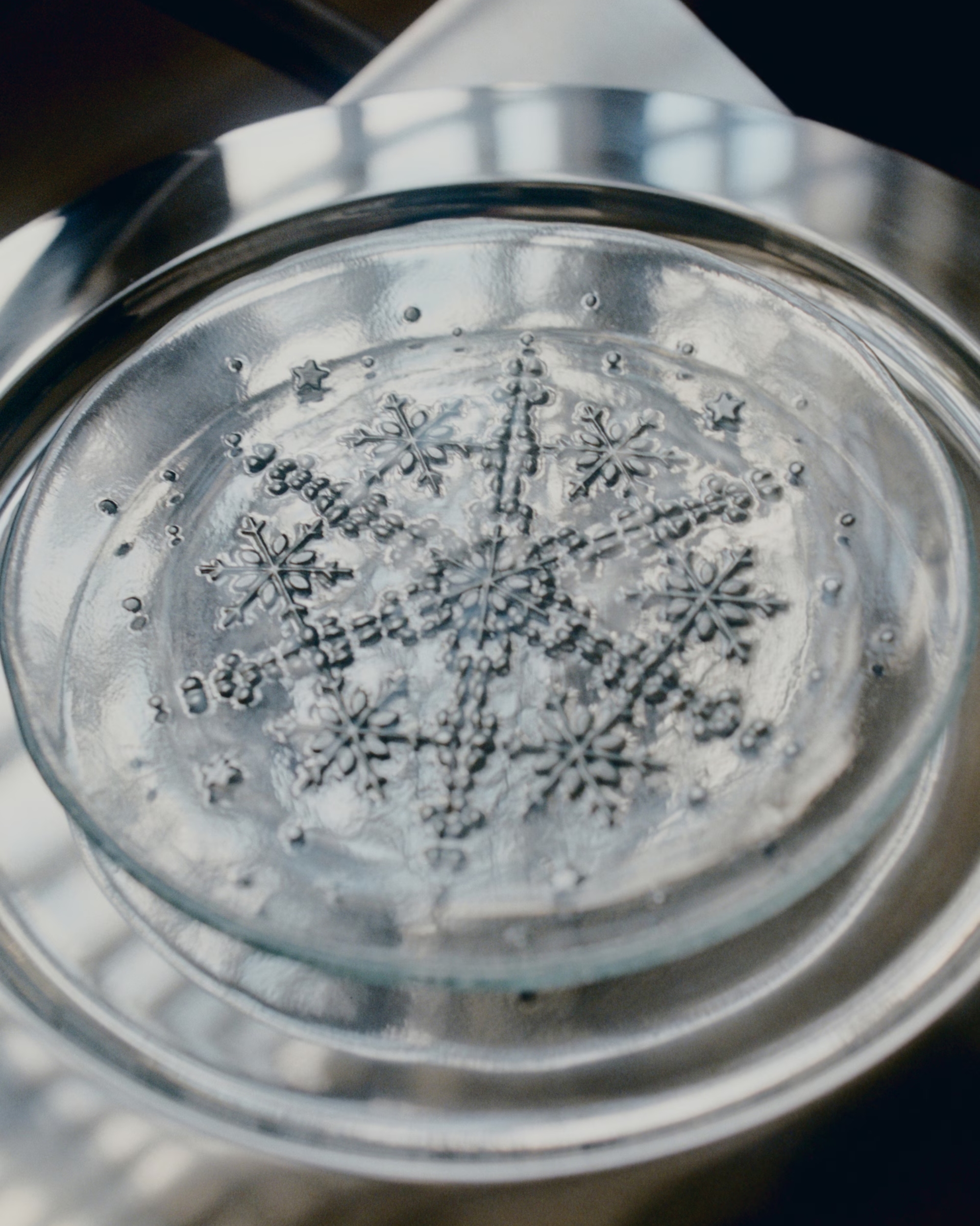 MANGO, Glass Dessert Plate With Snowflake Design - Home | Mango United Kingdom