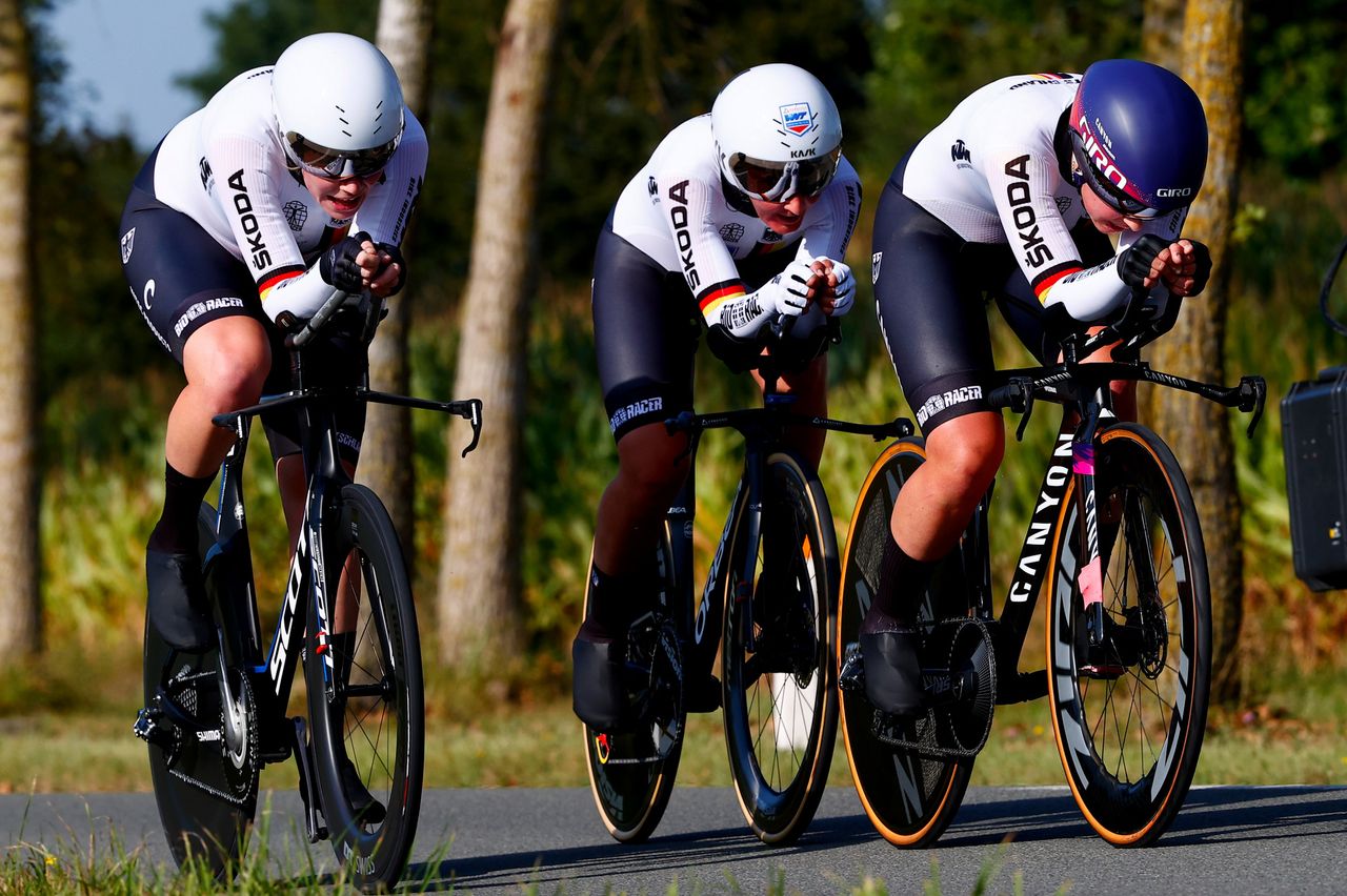 2021 UCI World Championships Flanders Mixed Relay Knokke Heist Bruges 443 km 22092021 Mieke Kroger Germany Lisa Klein Germany Lisa Brennauer Germany photo Luca BettiniBettiniPhoto2021