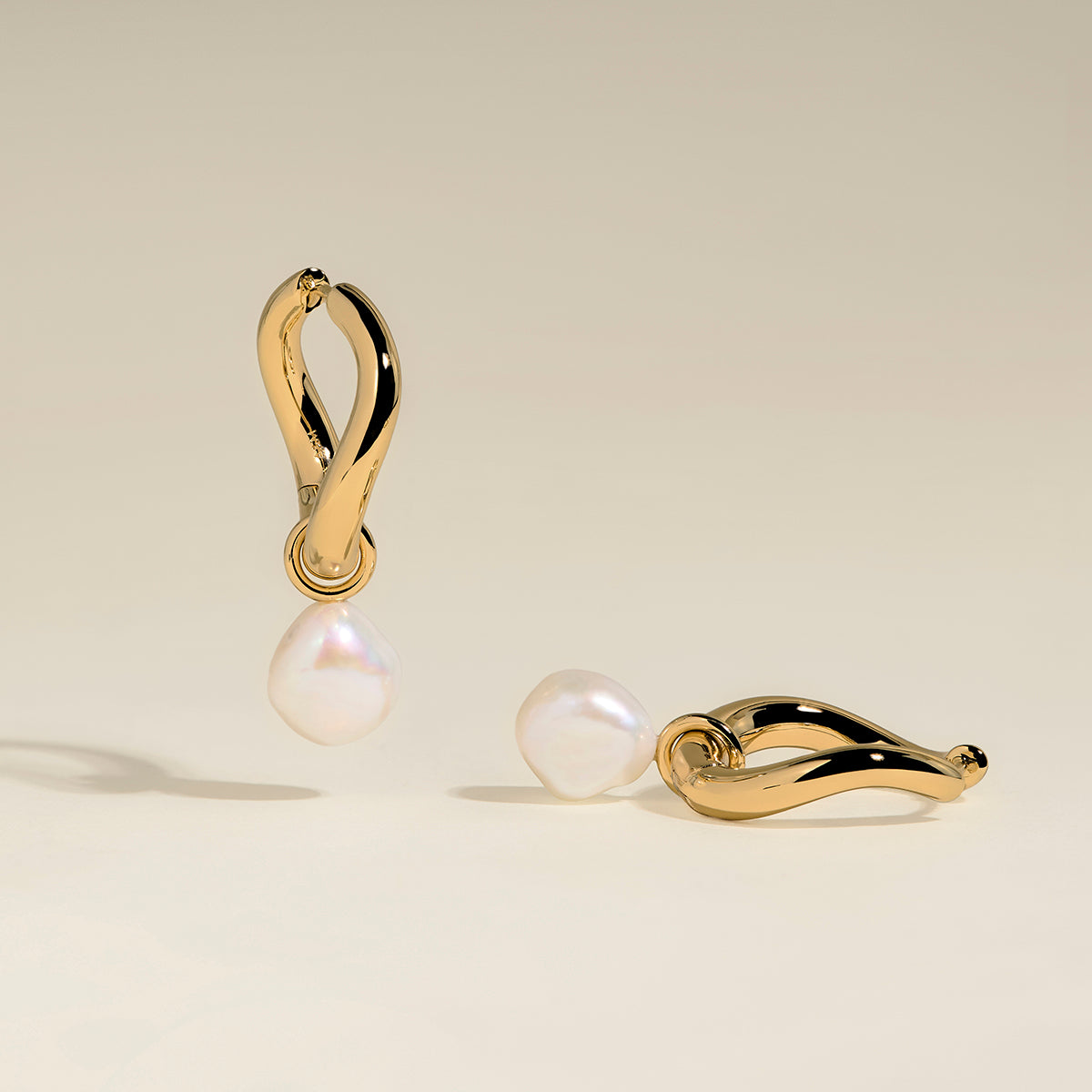 Serenity Pearl Charm Xl Hoops in Gold