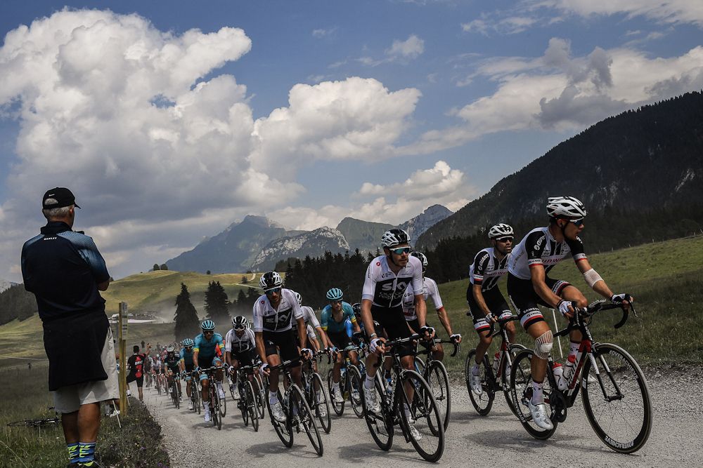 Luke Rowe leads the Team Sky formation up the gravel climb