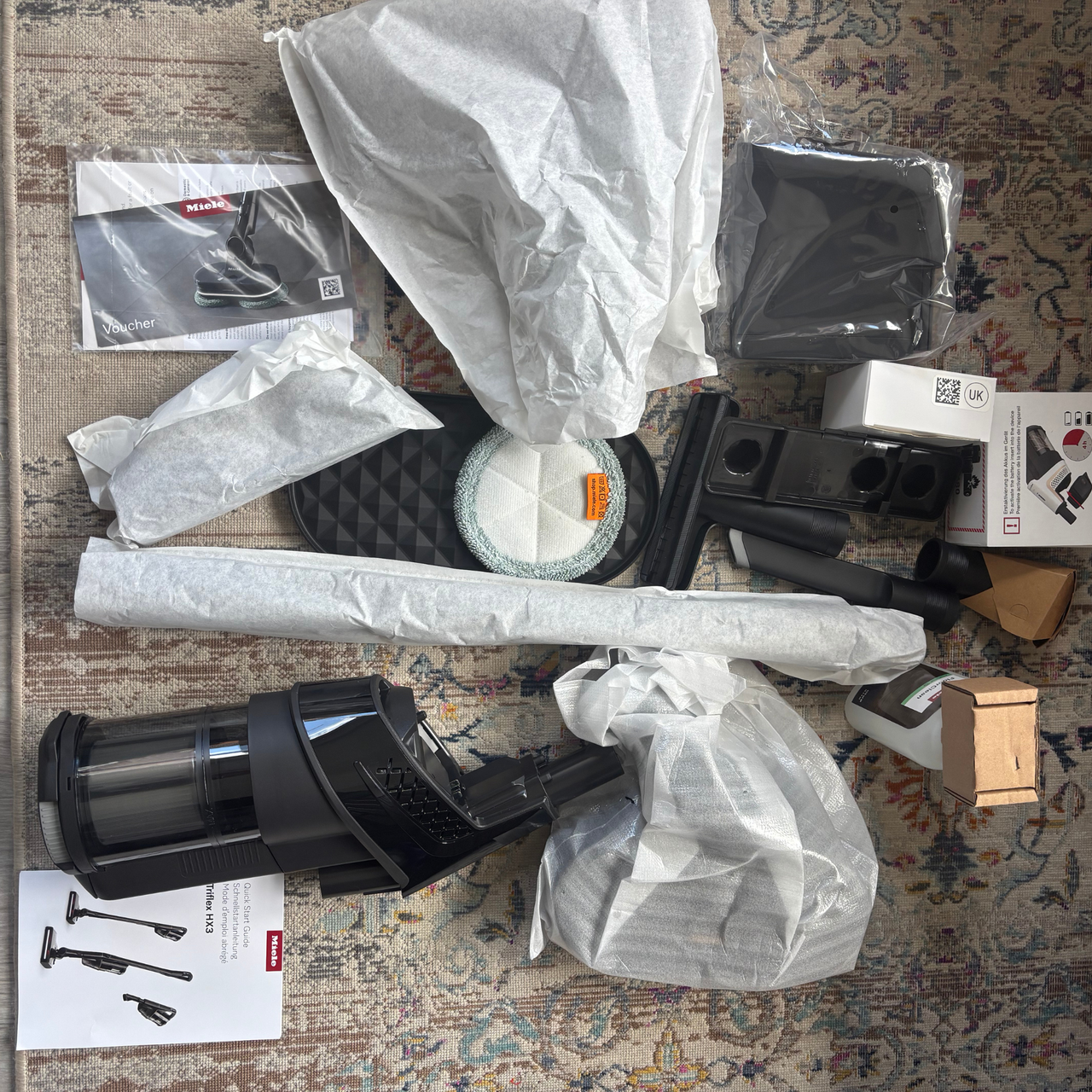 Miele Triflex HX3 Aqua flatlay