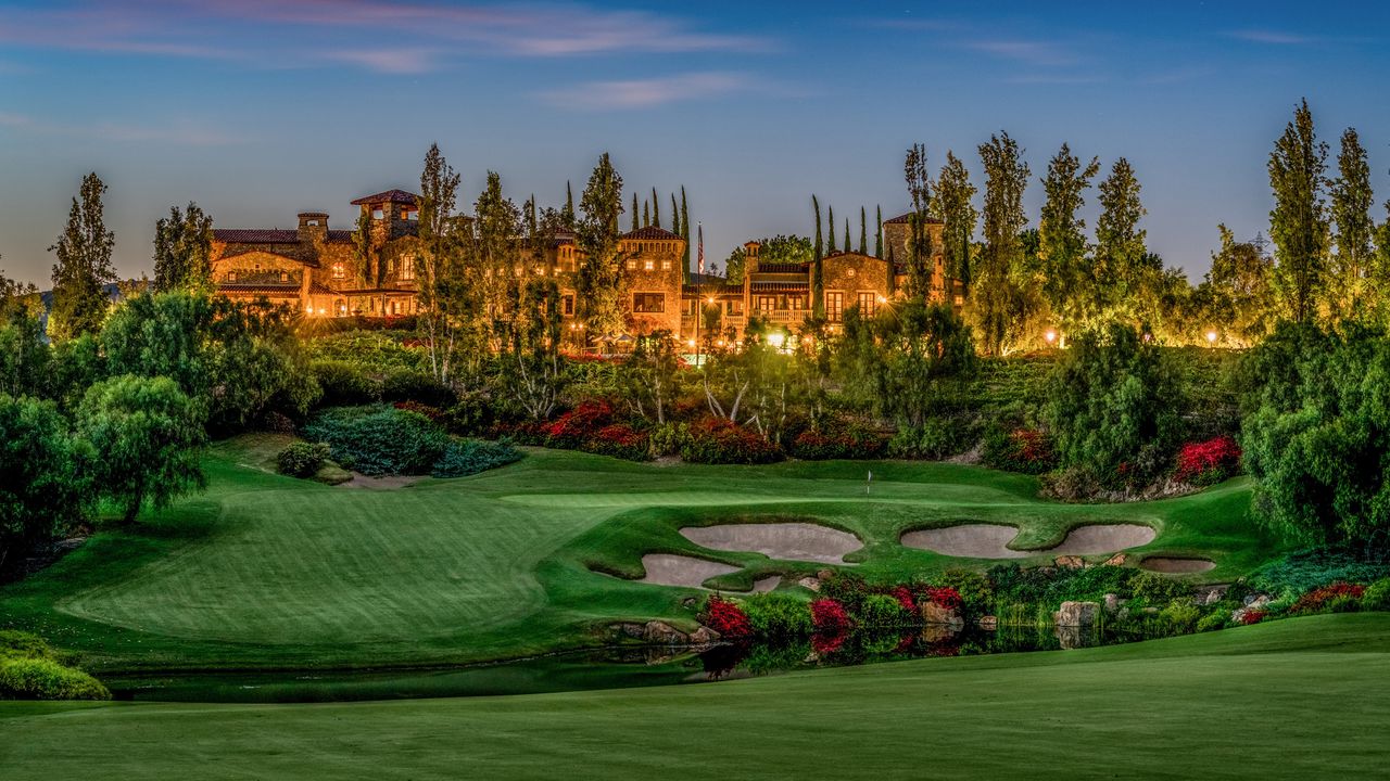 The Bridges at Rancho Santa Fe golf hole and clubhouse