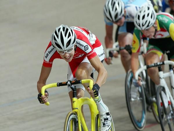Action during the under 19 men's omnium scratch race