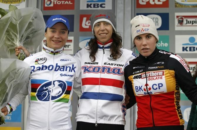 Superprestige Gieten podium (L-R): Marianne Vos, 2nd; Helen Wyman, 1st; Sanne Cant, 3rd