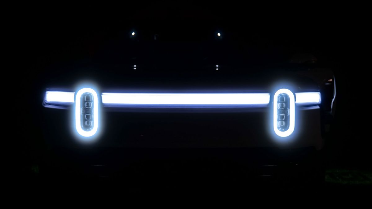 2025 Rivian R1S Tri-Motor test drive review.