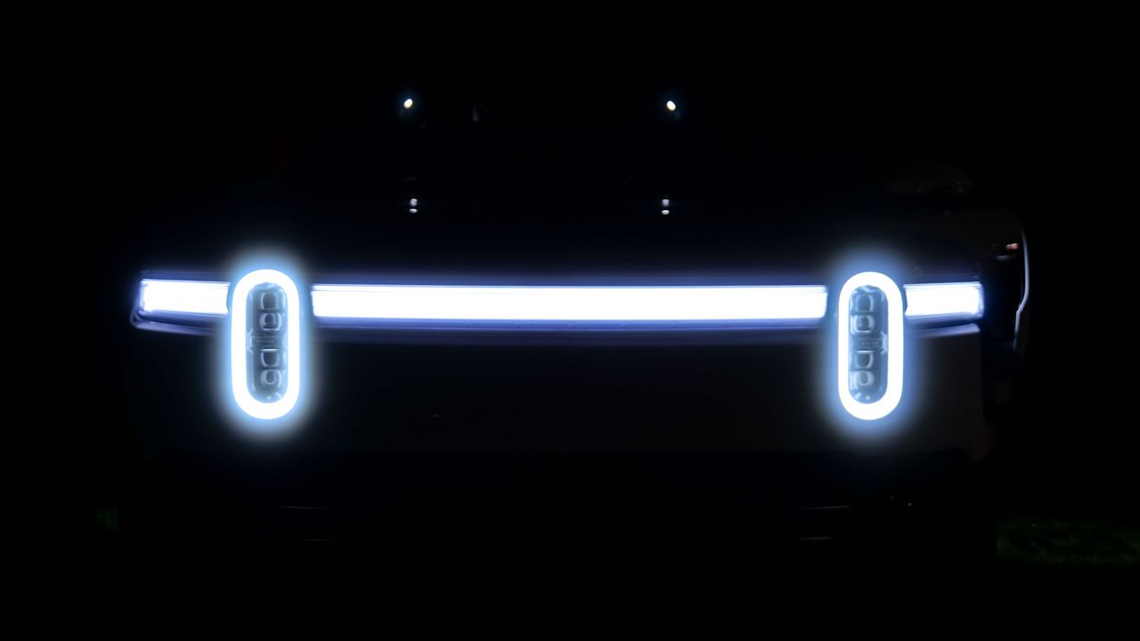 2025 Rivian R1S Tri-Motor test drive review.