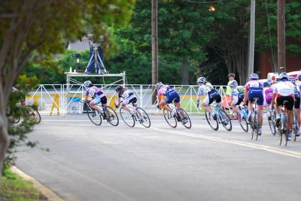 The women's peloton still together