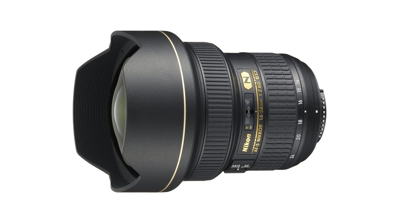 Nikon AF-S 14-24mm f/2.8 ED lens review: image of Nikon AF-S 14-24mm f/2.8 ED lens side