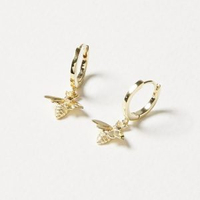 Recreate Kate’s Look | Bee Gold Plated Huggie Earrings – £26                                                                        Bring a touch of Kate Middleton's effortless elegance with these equally heartfelt earrings. Crafted in a huggie style these gold-plated bee earrings will be a lovely addition to any outfit.