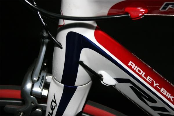 Nice integrated cable guides
