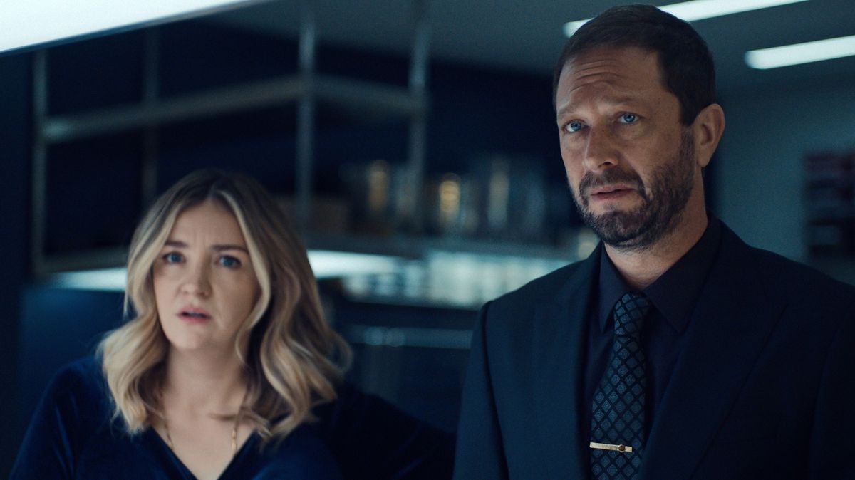 Abby Elliott and Ebon Moss-Bachrach in The Bear season 3 episode 4