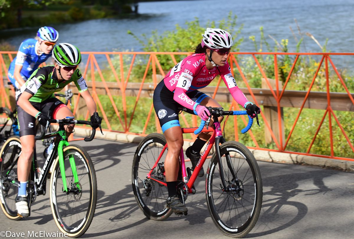 Courtenay McFadden (American Classic) leading at the start with Kaitie Antonneau by her side