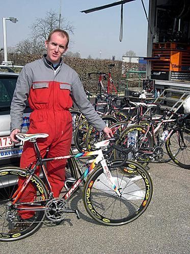 Quick.Step-Davitamon mechanic Fausto Oppici and Paolo Bettini's World Cup VXR ready for Milano-San Remo.