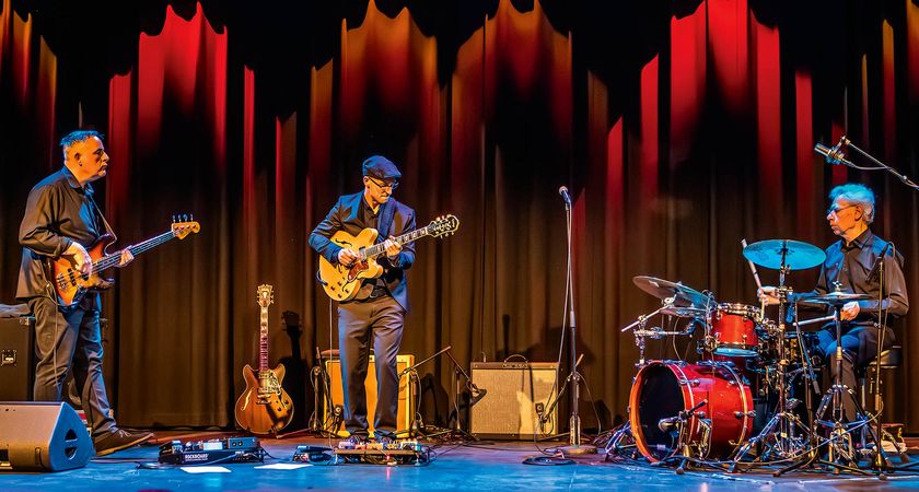 Pete Roth Trio featuring Bill Bruford, with Mike Pratt on bass, Roth on guitar, and ex-King Crimson legend Bruford on drums