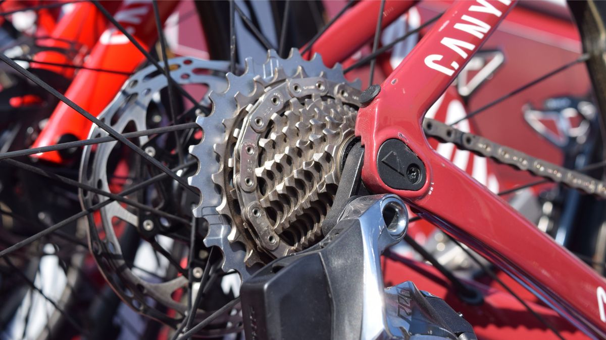 A look at Kittel's cassette and the new and unusual-looking chain from SRAM's new groupset