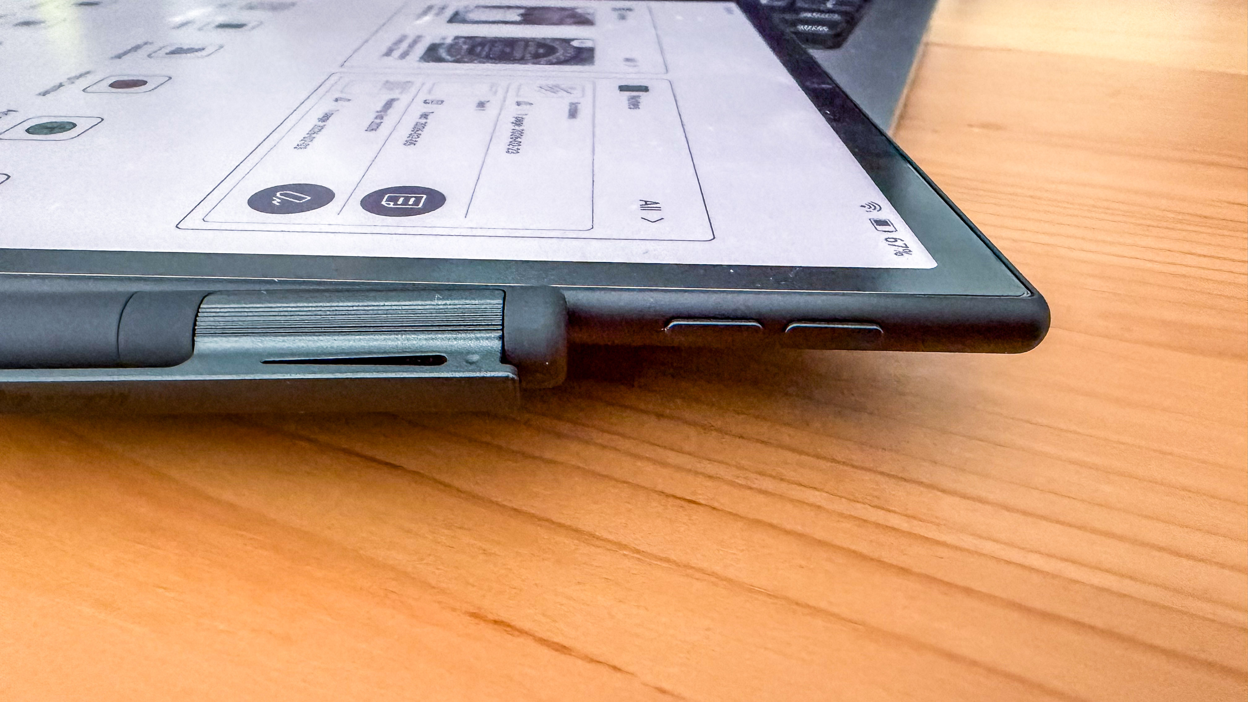 Boox Pen 3 stylus attached to the side of the Boox Note Air5 C below the side buttons