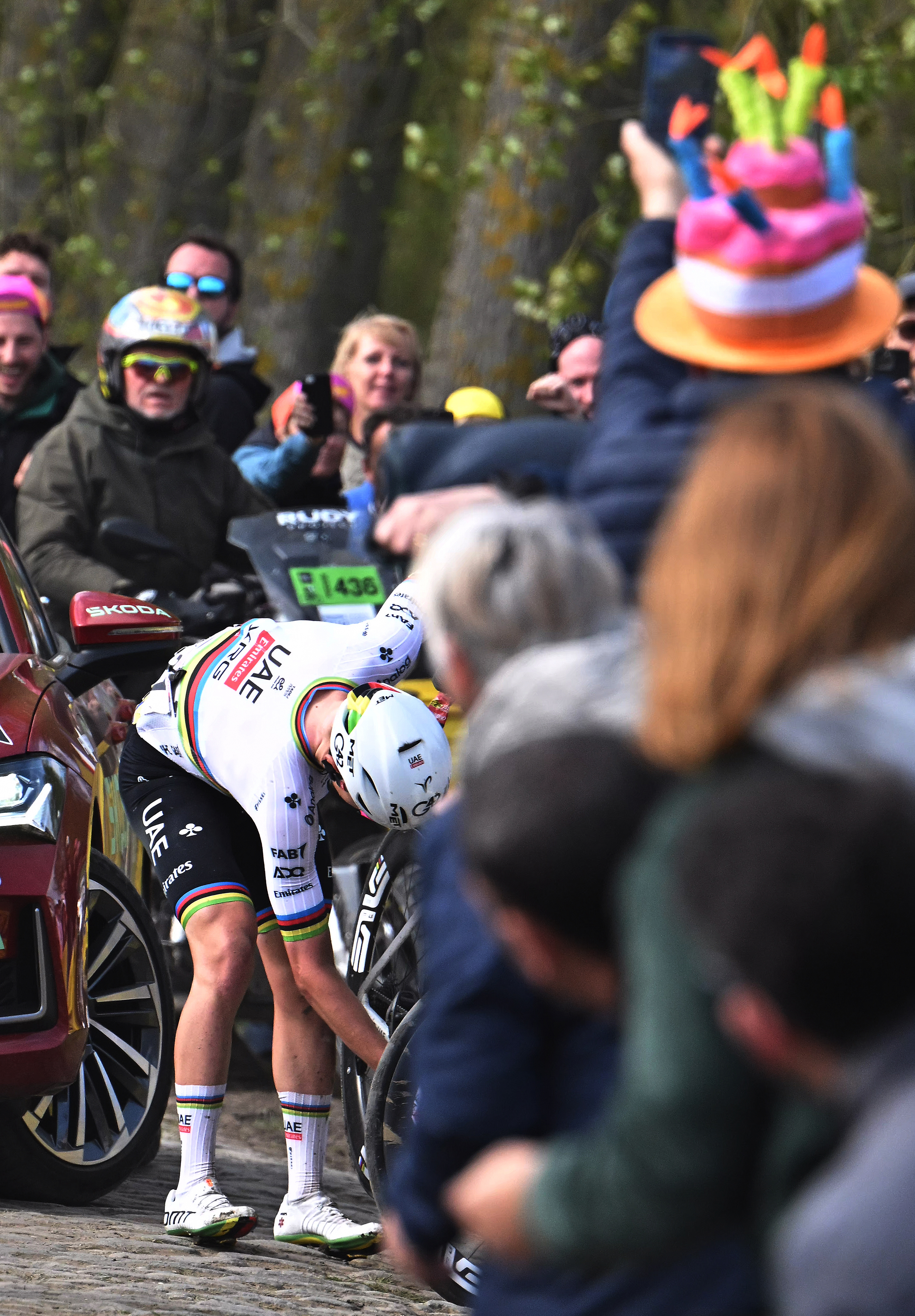 Tadej Poga&amp;#269;ar fixing his chain at Paris-Roubaix