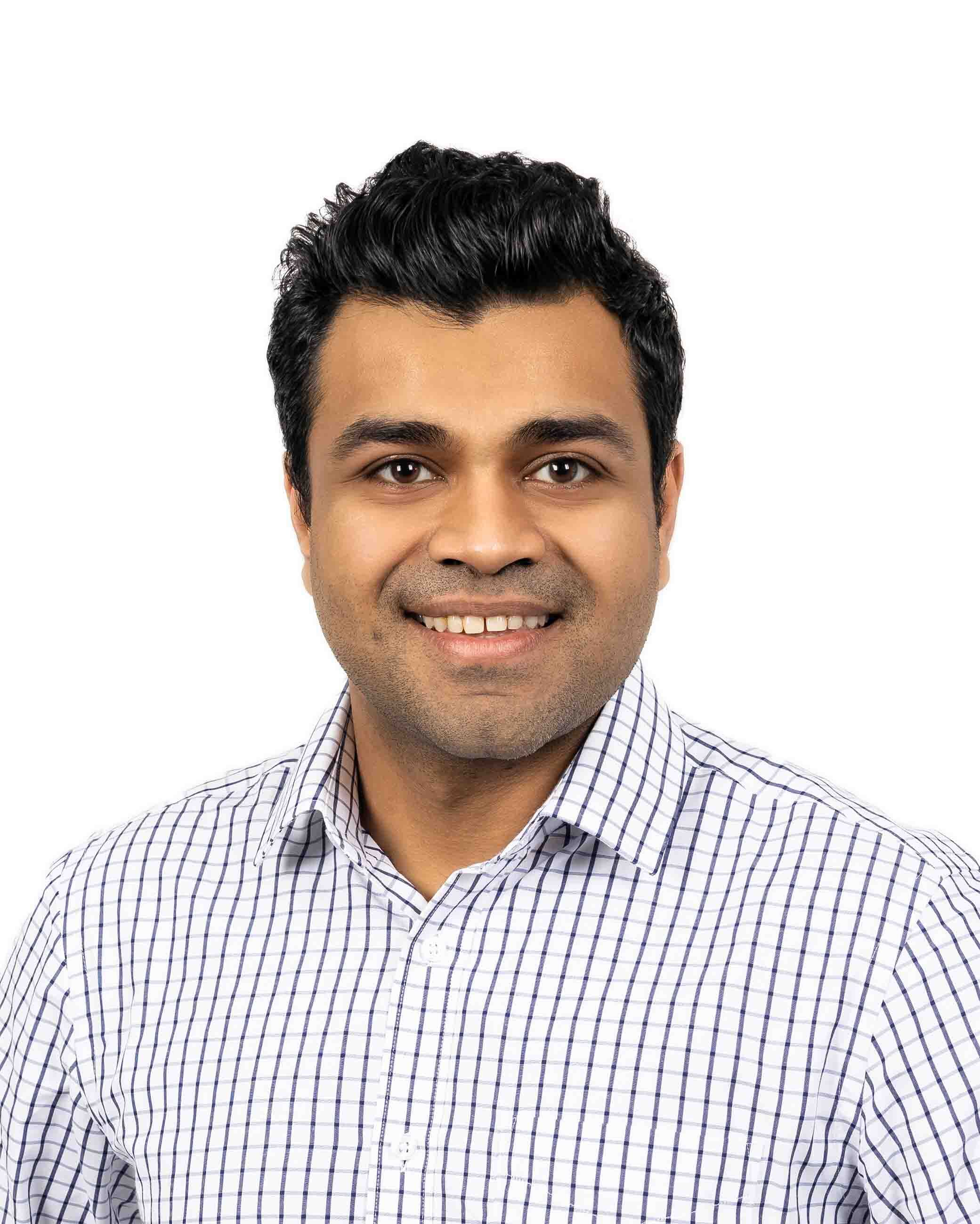 Cosmetic chemist Anay Kacharia smiles in his headshot.