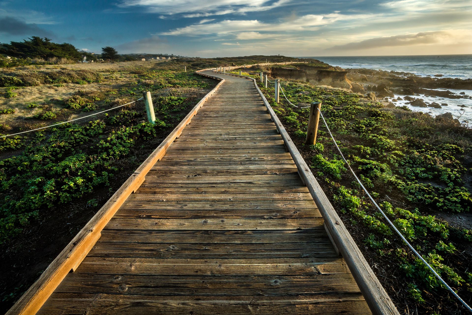 A nice boardwalk along the Moonstone Beach coast near the San Simeon State Park.