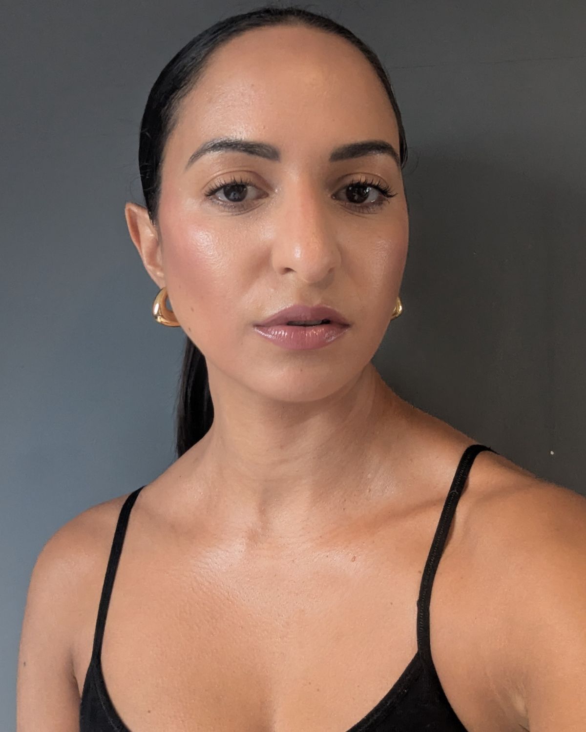 Best Pink Lipsticks @jazzriaharris wearing Jones Road The Classic Lip in Nude Pink