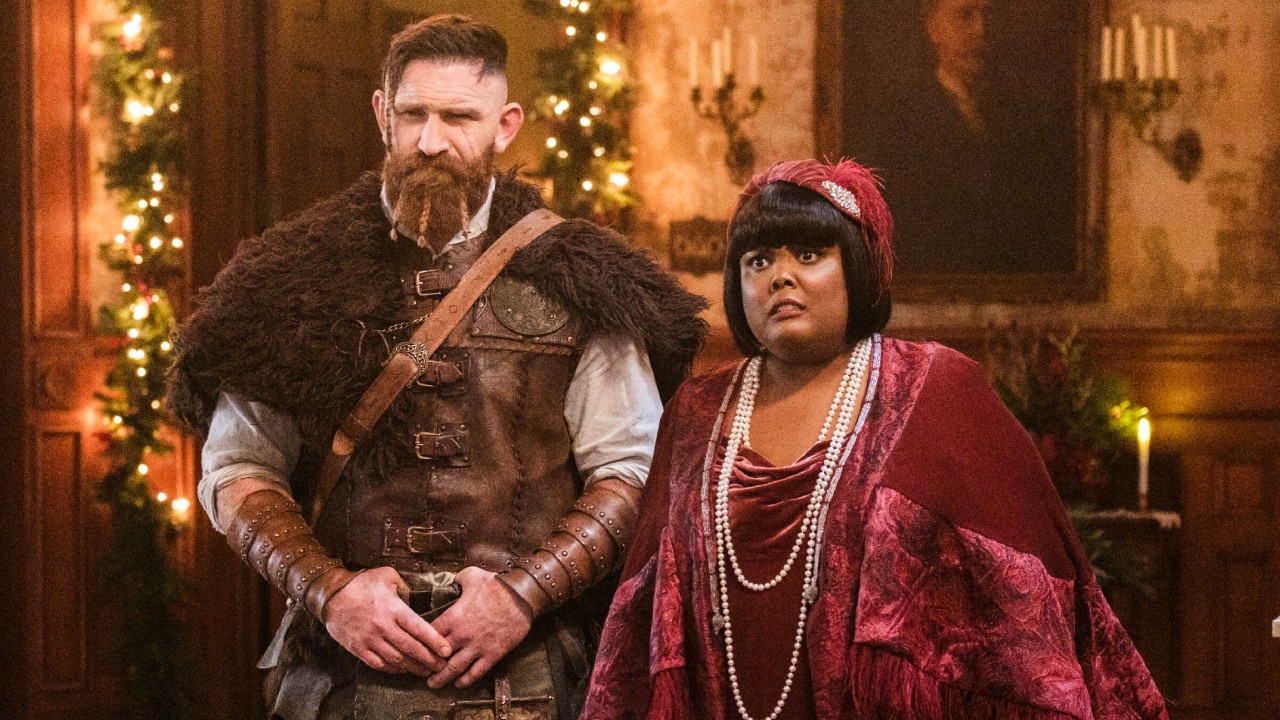 From left to right: Thor and Alberta looking forward in Ghosts. 