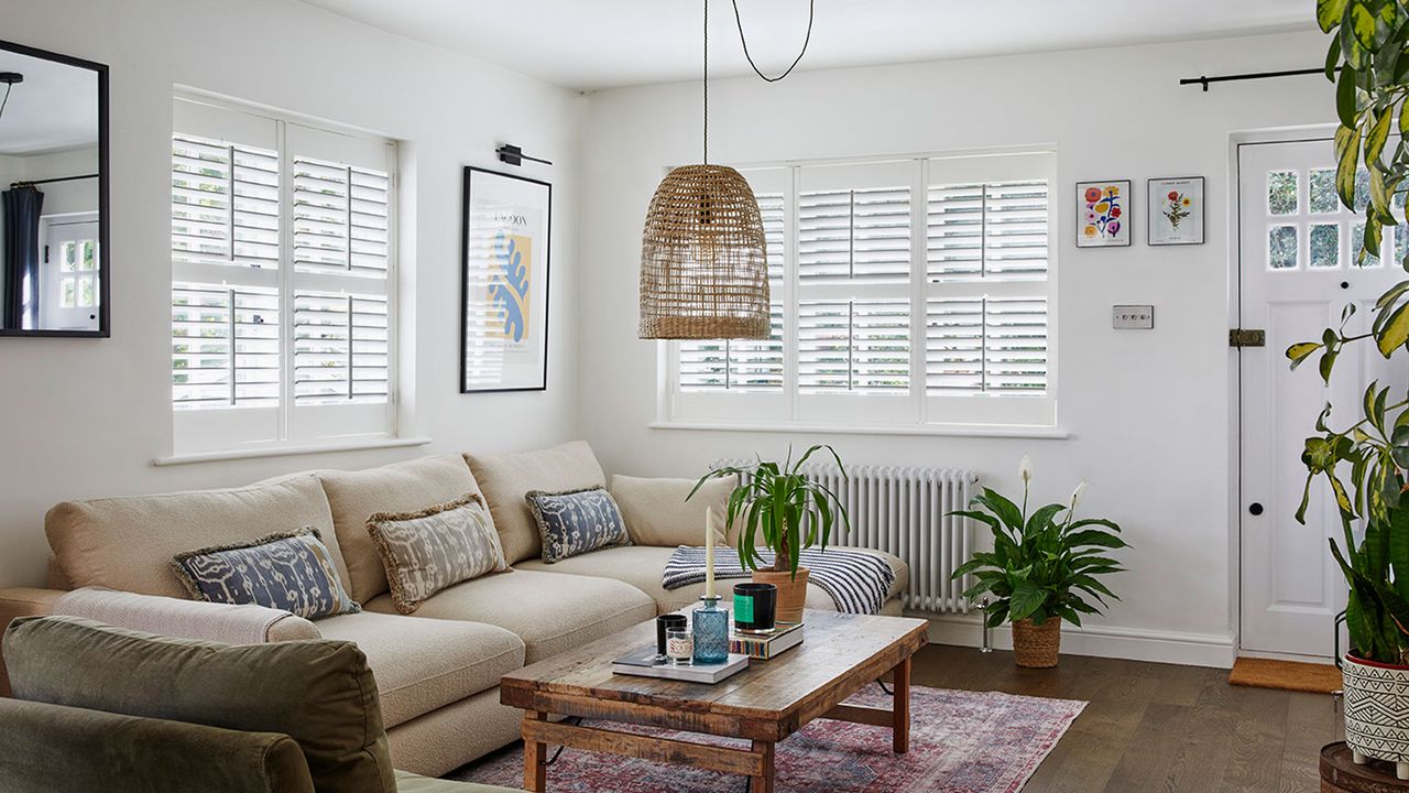 Living room with corner sofa and persian rug