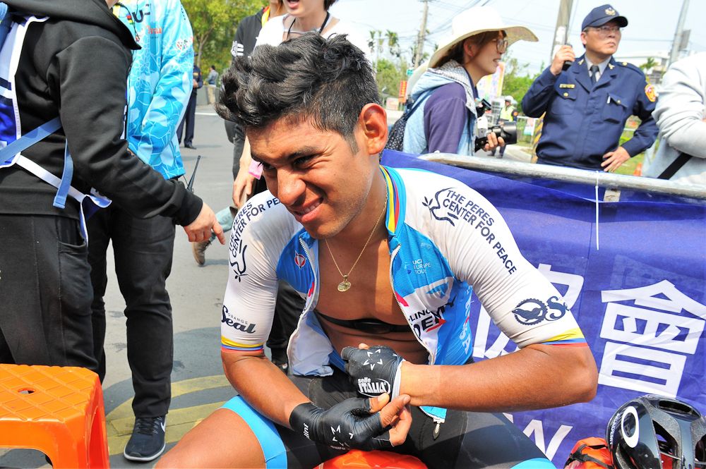 Edwin Avila recovers after winning stage 3 at Tour de Taiwan
