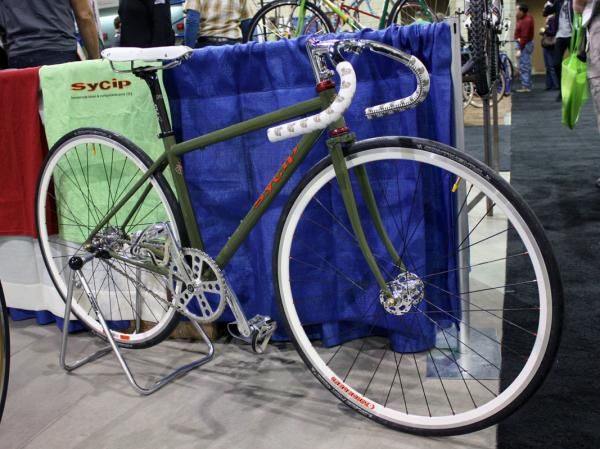 SyCip also showed off this gorgeous green and white fixie.