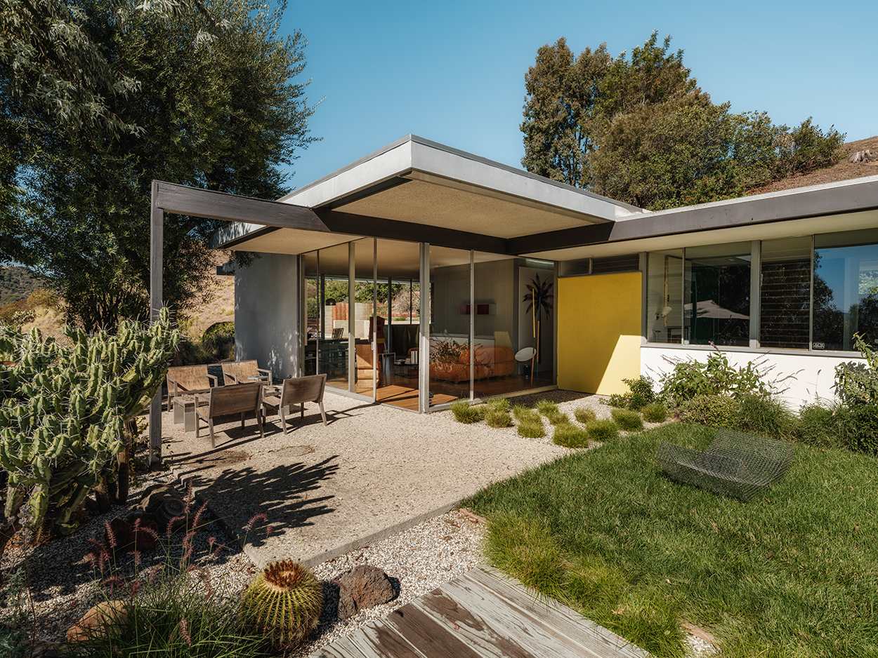 Exterior of a Richard Neutra-designed home in Los Angeles