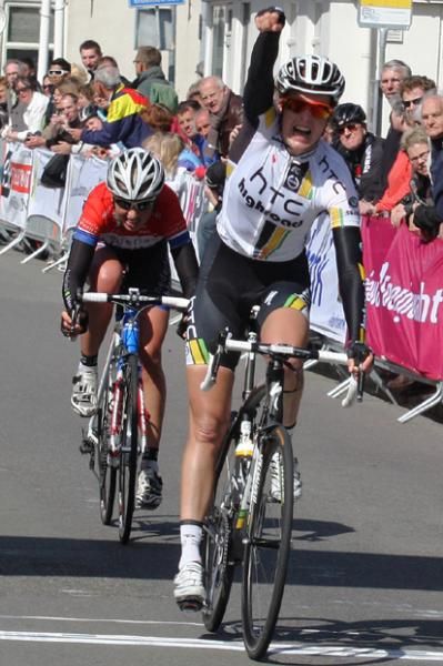 Adrie Visser (HTC Highroad Women) celebrates her victory