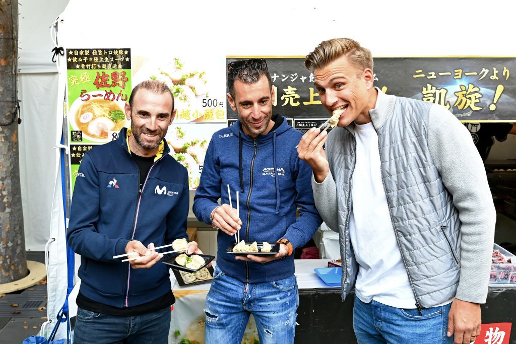 SAITAMA JAPAN NOVEMBER 05 LR Alejandro Valverde of Spain and Movistar Team Vincenzo Nibali of Italy and Team Astana Qazakstan and Marcel Kittel of Germany taste traditional food during the 8th Tour de France Saitama Criterium 2022 Media Day SaitamaCriterium on November 05 2022 in Saitama Japan Photo by Kenta HaradaGetty Images
