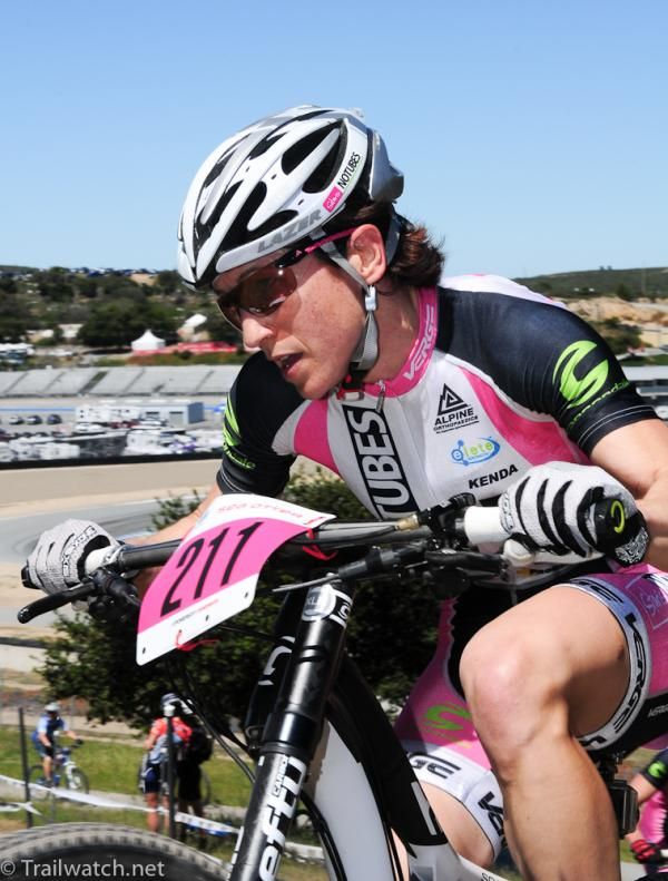 Nina Baum (NoTubes) riding in the top 10