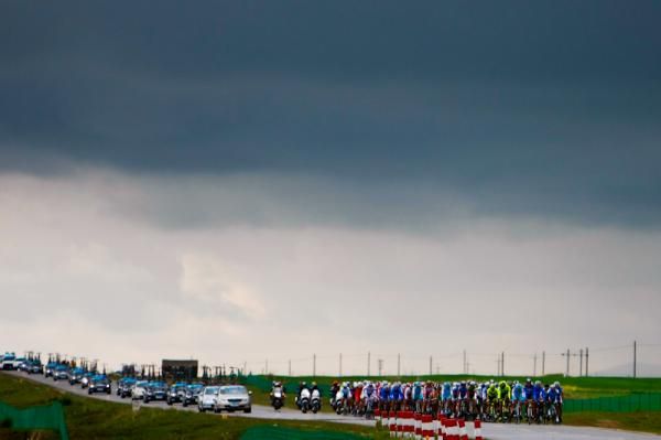 Race convoy and the peloton