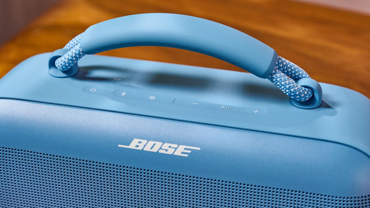 Buttons on the Bose SoundLink Max