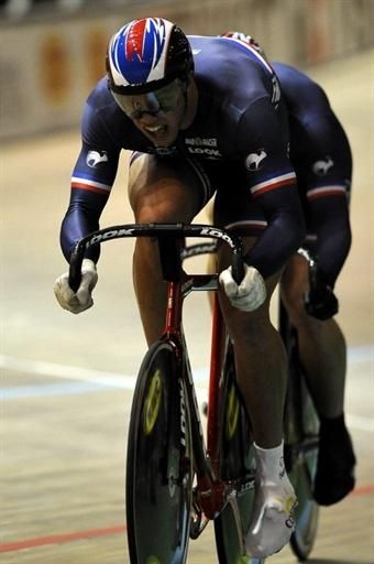 Kevin Sireau put in a stunning second lap that put France ahead of Great Britain in the men's team sprint.