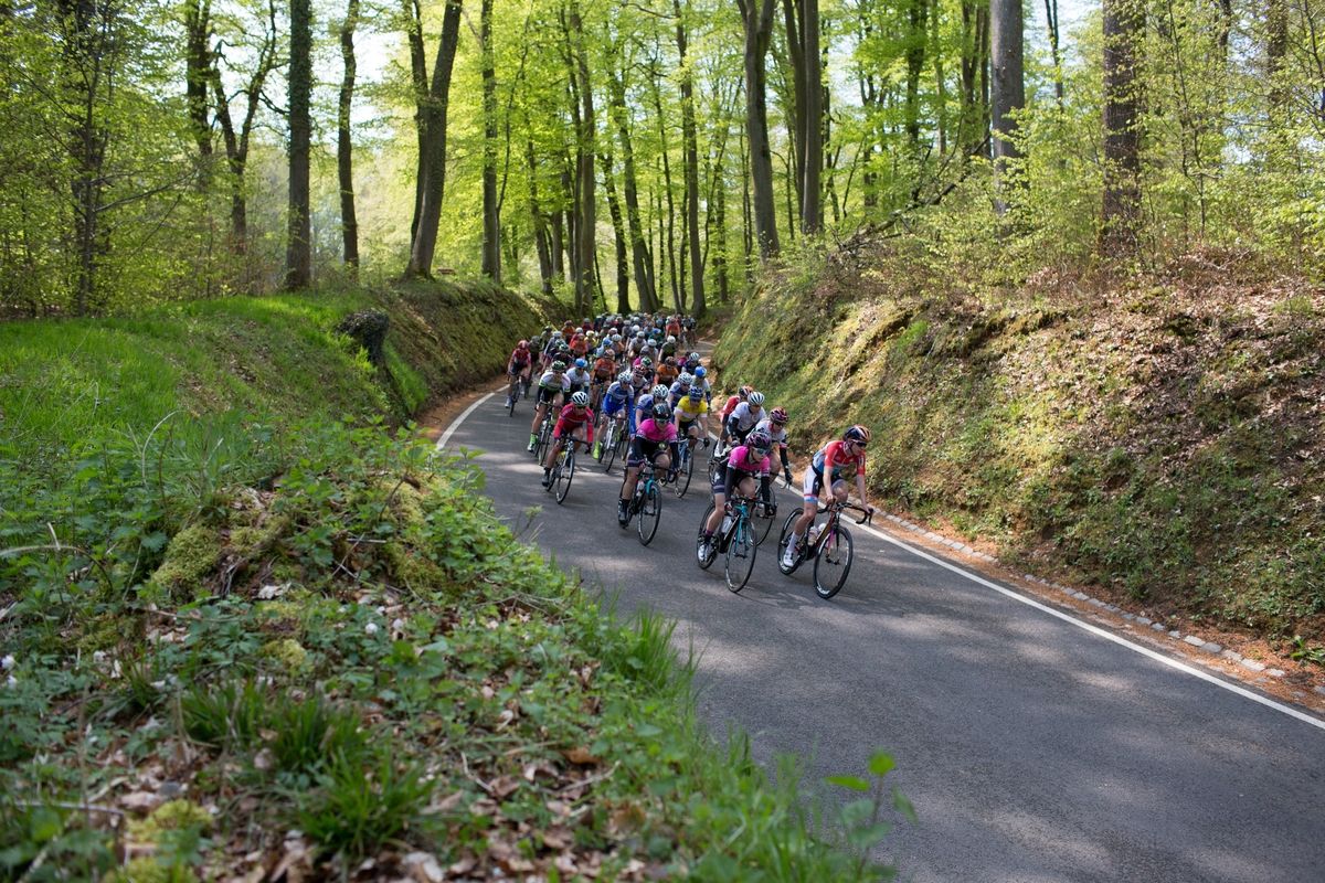 The peloton was about two minutes behind in the first half of the second, 110.1km road race stage of Elsy Jacobs