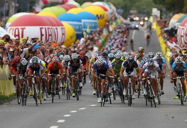 A high-speed bunch sprint concluded stage three.