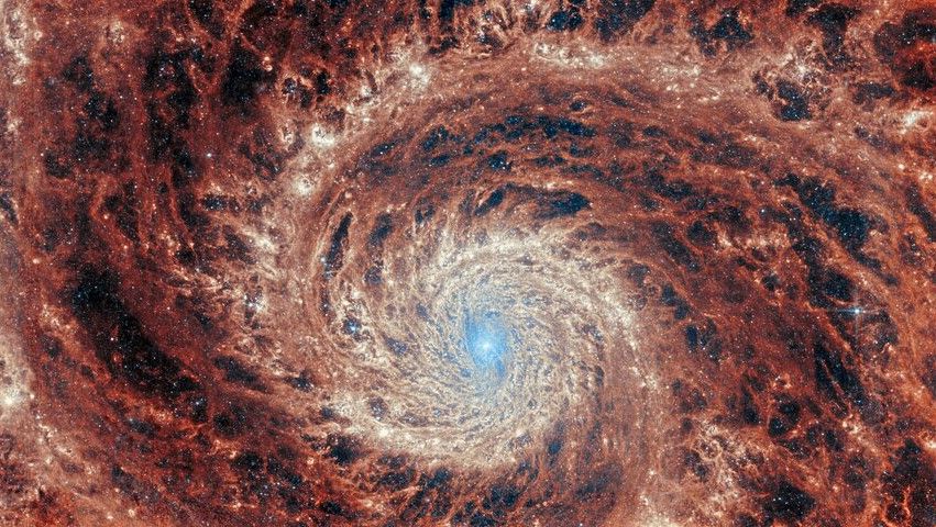 Vesmírný dalekohled Jamese Webba nahlíží do hypnotických spirálních ramen galaxie Whirlpool (fotografie)