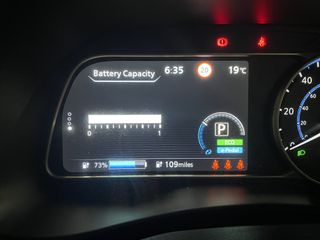 Nissan leaf battery capacity display screen