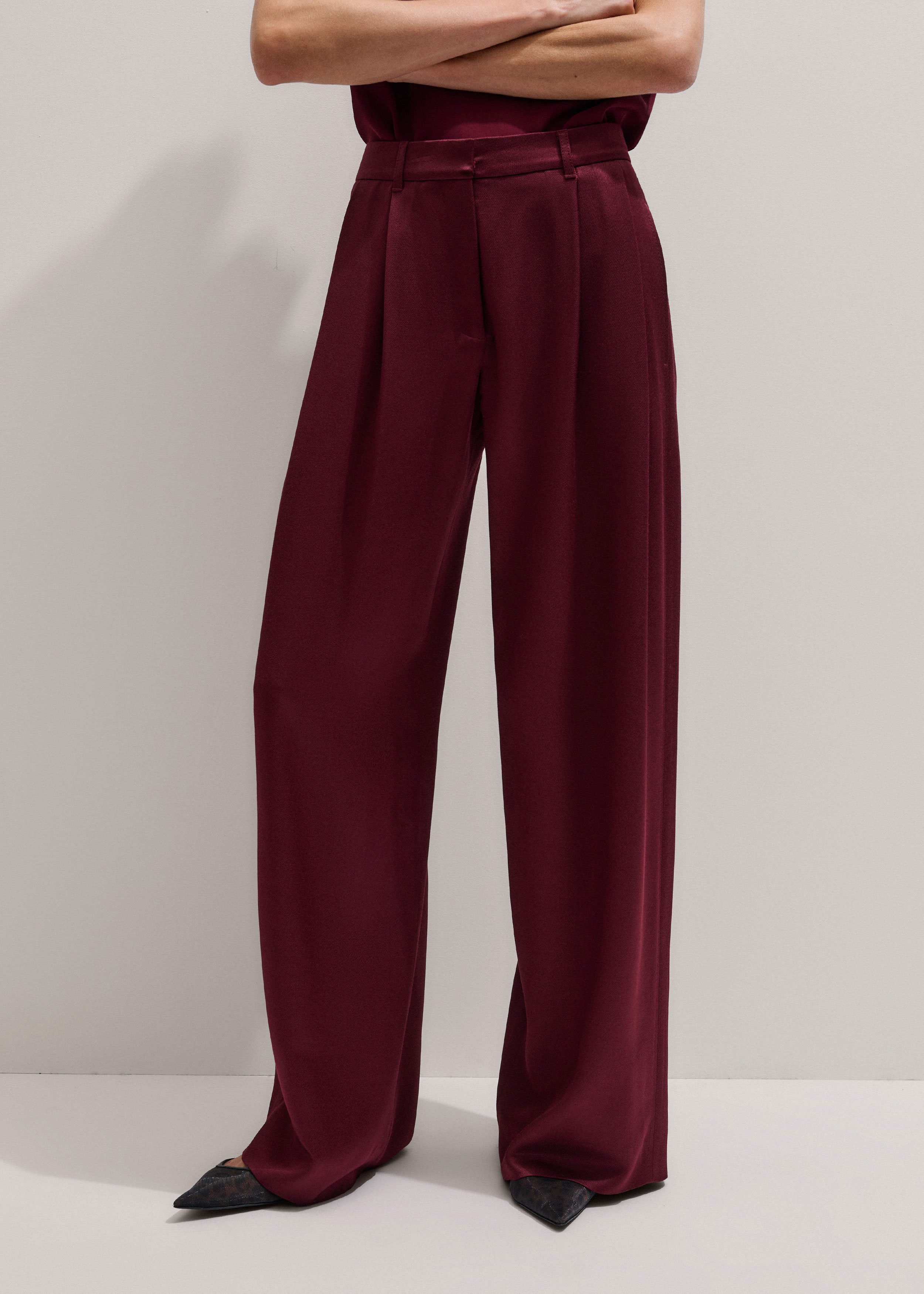 Pleat Straight Trouser