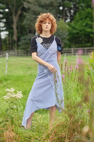 Model wearing upcycled clothing by Rentrayage