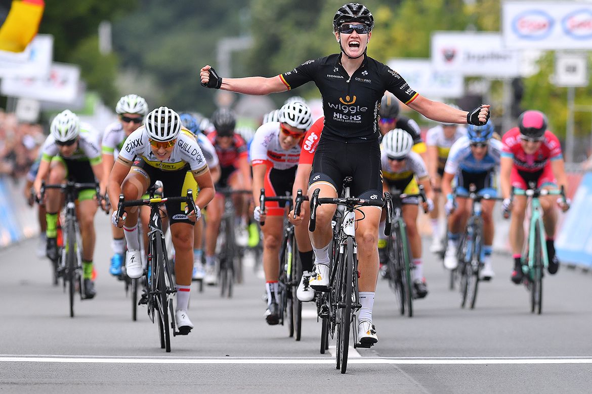 Jolien D'hoore sprints to the title