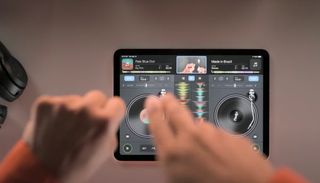 Djay Pro app A14 Bionic iPad Air 4
