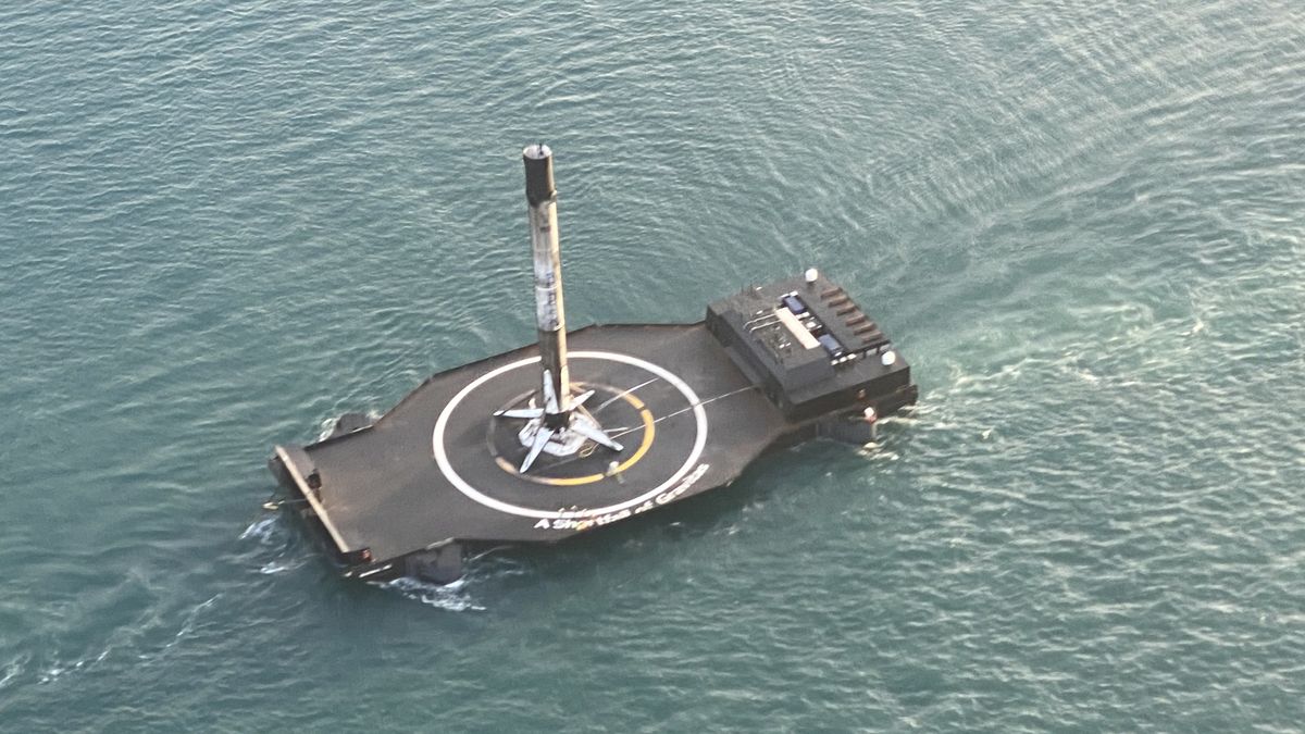 SpaceX's drone ship "A Shortfall of Gravitas" returns to port on Aug. 31, 2021, after its first successful Falcon 9 rocket landing.