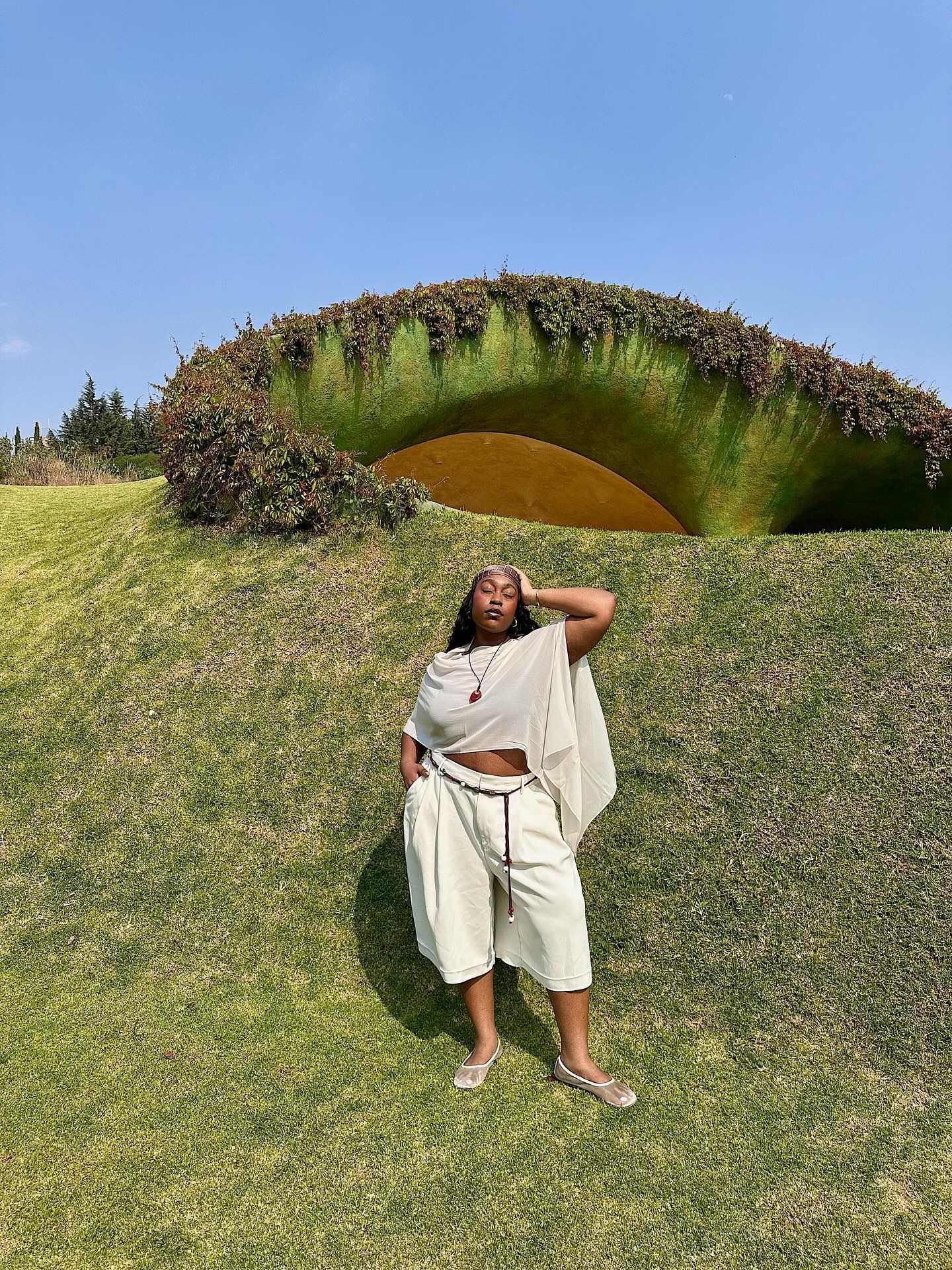 Aniyah wears bermuda shorts.