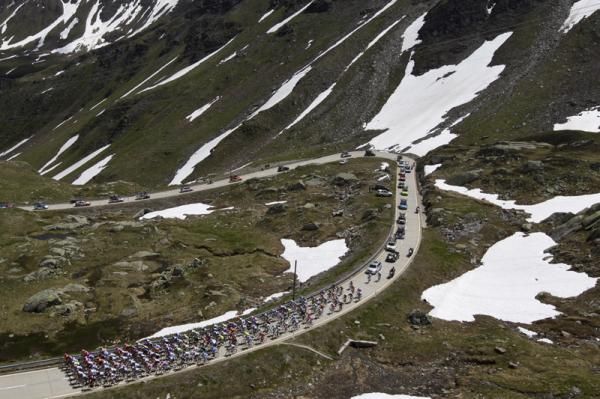 The peloton strung out on a long descent at the Tour de Suisse